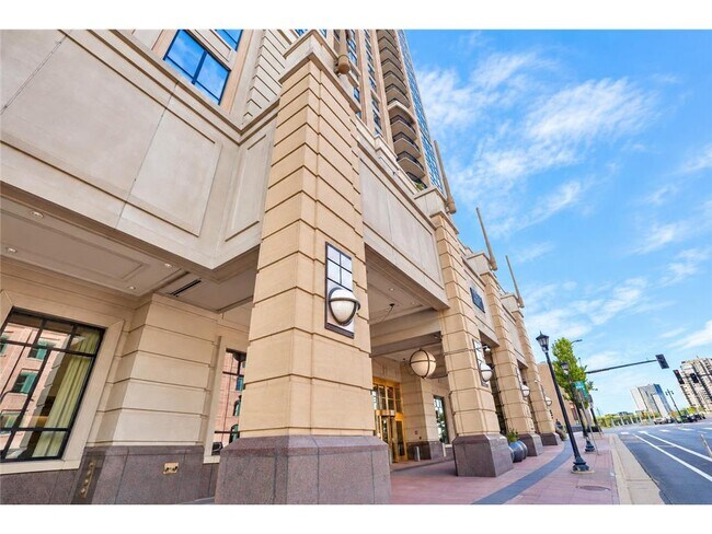 Foto del edificio - 100 3rd Ave S