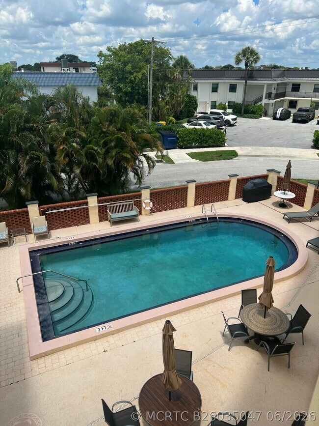 Foto del edificio - 327 Southwind Dr