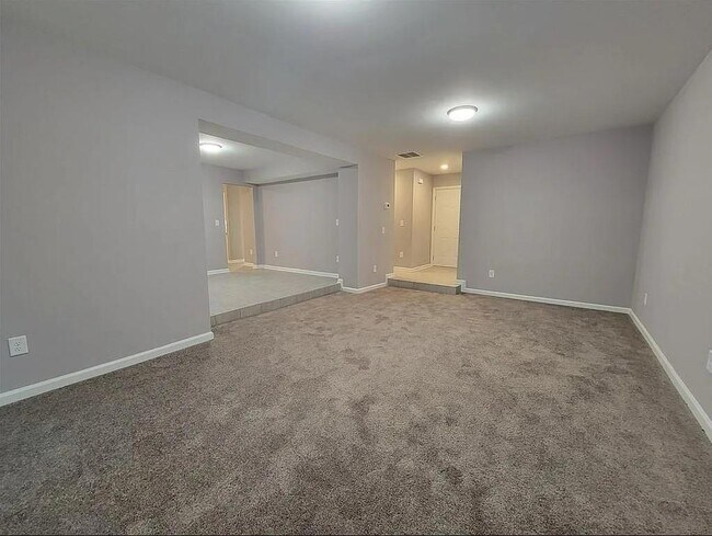 Building Photo - 2015 Oak Park Ln