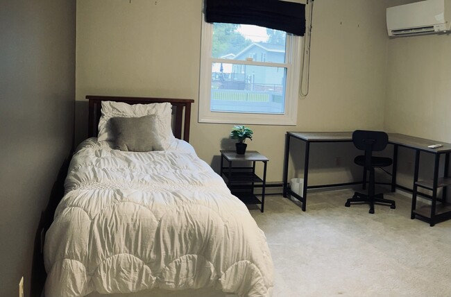 Building Photo - 3704 Allen Dr