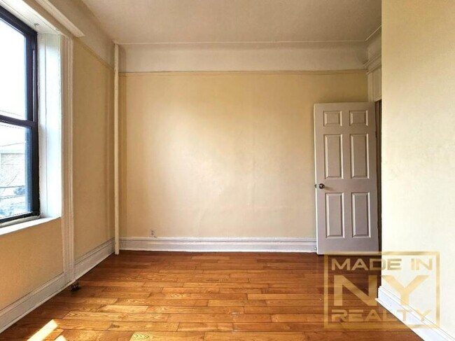 Foto del edificio - 1 bedroom in ASTORIA NY 11103