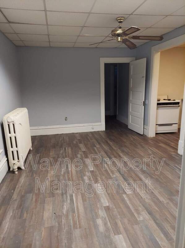 Building Photo - 744 1st St