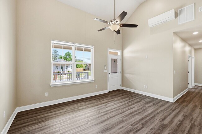 Foto del edificio - 705 Woodmore Ln