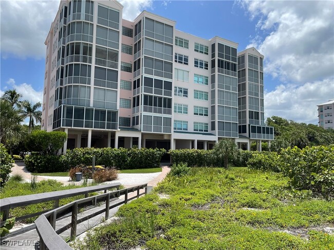 Foto del edificio - 255 Barefoot Beach Blvd