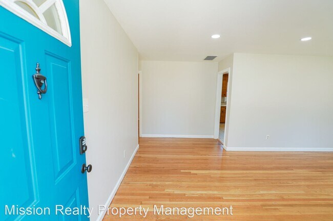 Building Photo - 3 br, 1.5 bath House - 3202 Saint Charles St