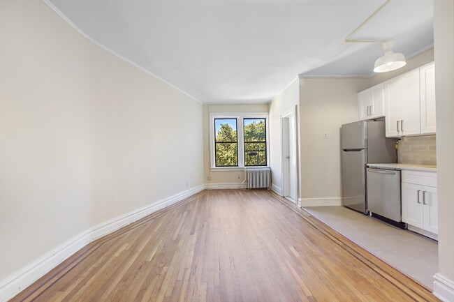 Building Photo - 821 Bergen Ave