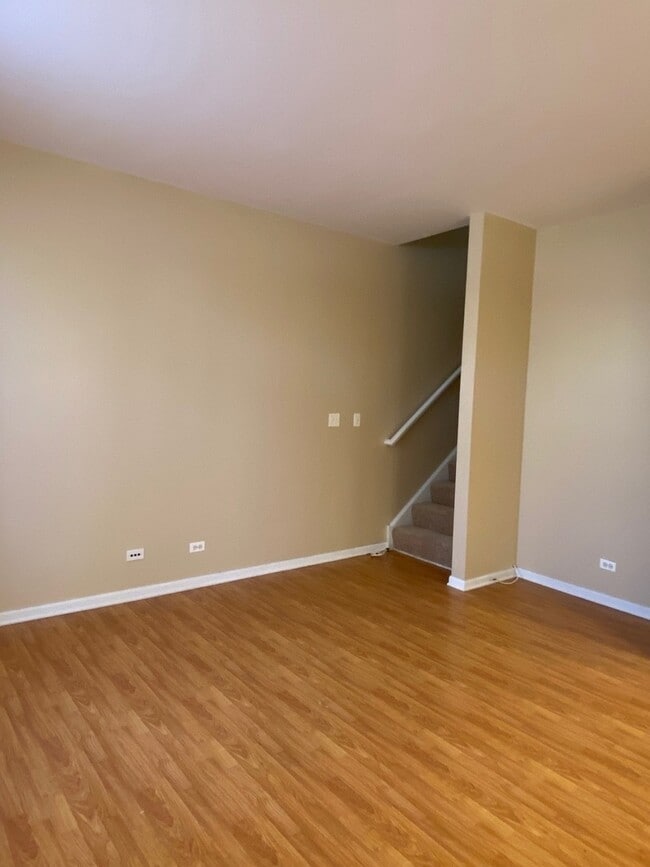 Building Photo - 266 Springbrook Trail S