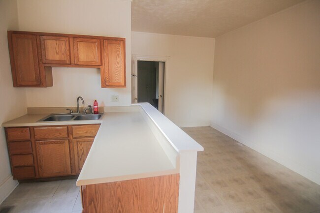 Building Photo - 3148 Oregon Ave