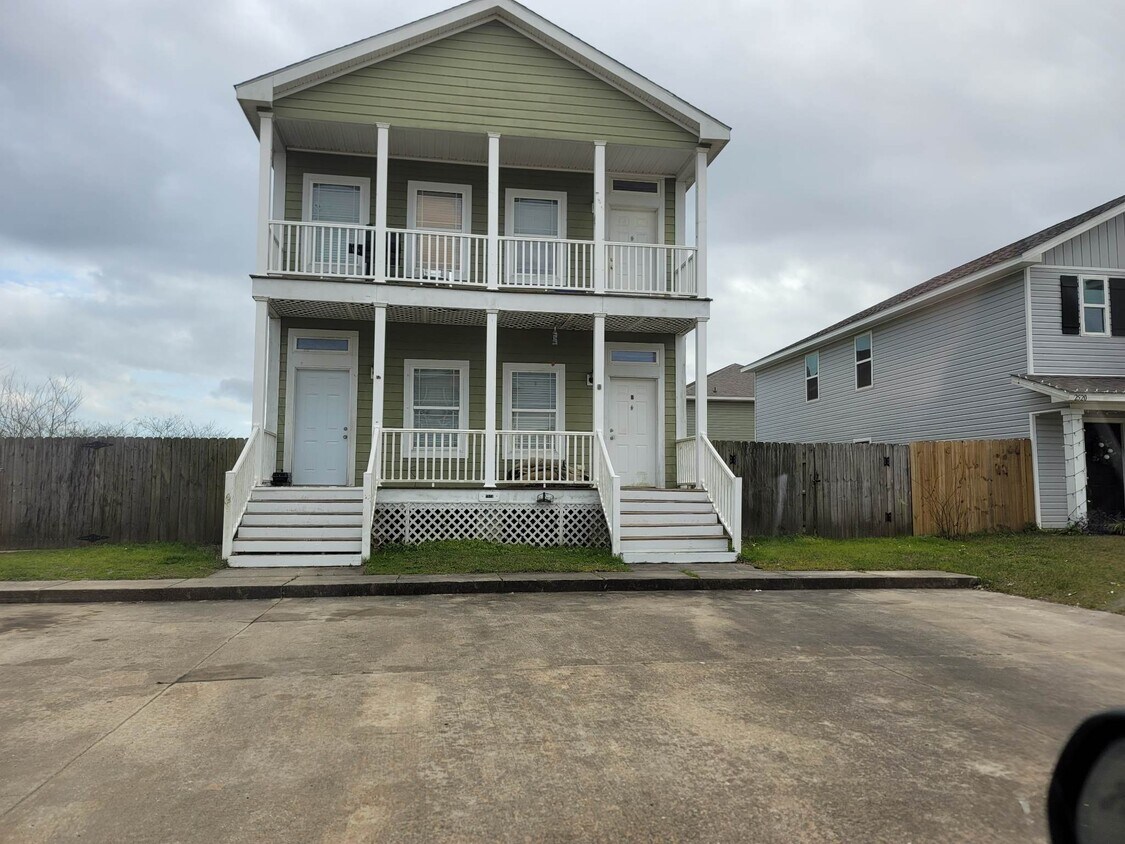 Primary Photo - 2524 Esplanade St