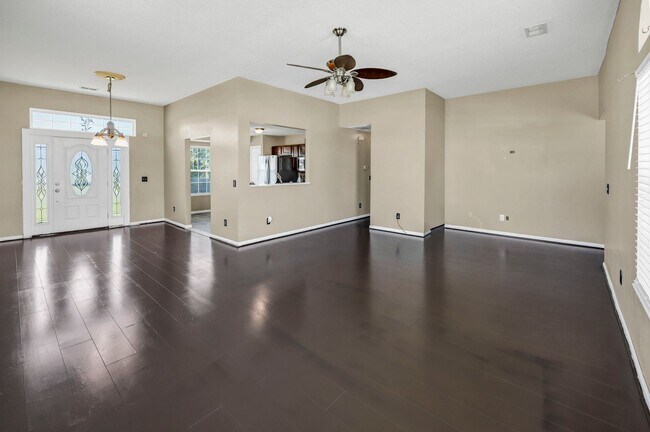 Foto del edificio - Bright & Spacious 3 Bedroom Home on Nearly Half an Acre in Gaston!