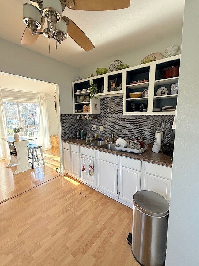 Foto del edificio - Cute WyCo Bungalow