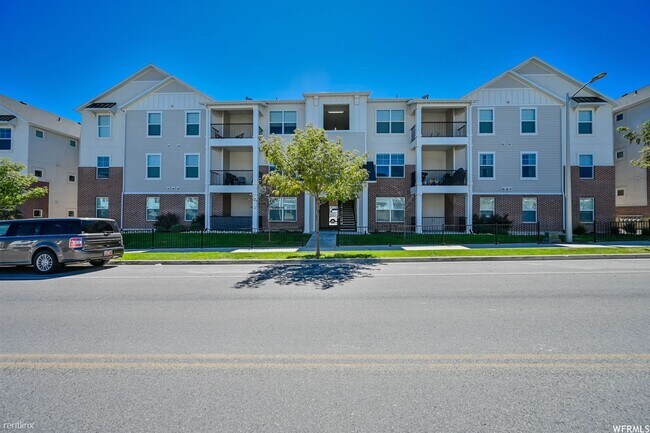 Foto del edificio - 3 br, 2 bath Condo - 3984 West 1850 North