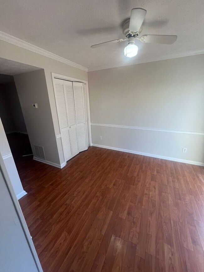 Foto del edificio - FINALLY A 2 BEDROOM 2.5 BATH IN LAWRENCEVILLE!