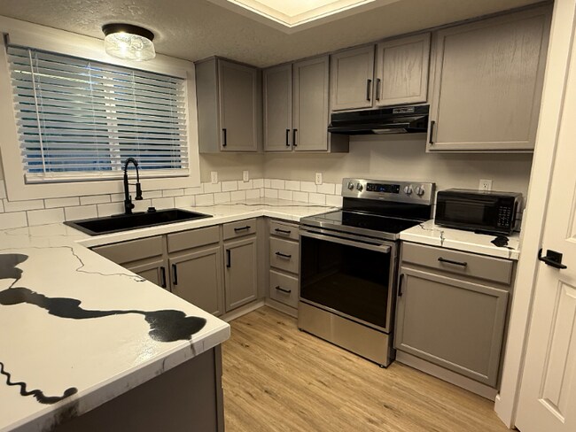 Foto del edificio - 1093 W Waltman Dr