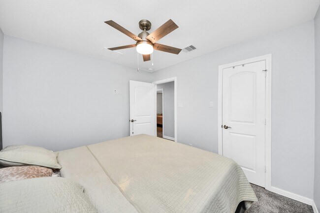 Foto del edificio - 834 Ellington St