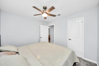 Building Photo - 834 Ellington St