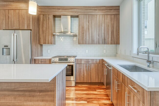 Building Photo - Queen Village Townhome with Parking