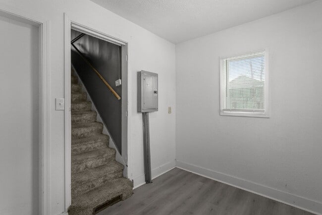 Building Photo - 1308 Kinyon St