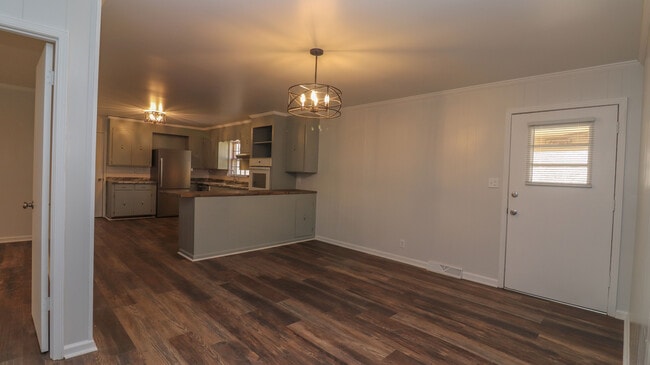 Building Photo - 725 Carlton St