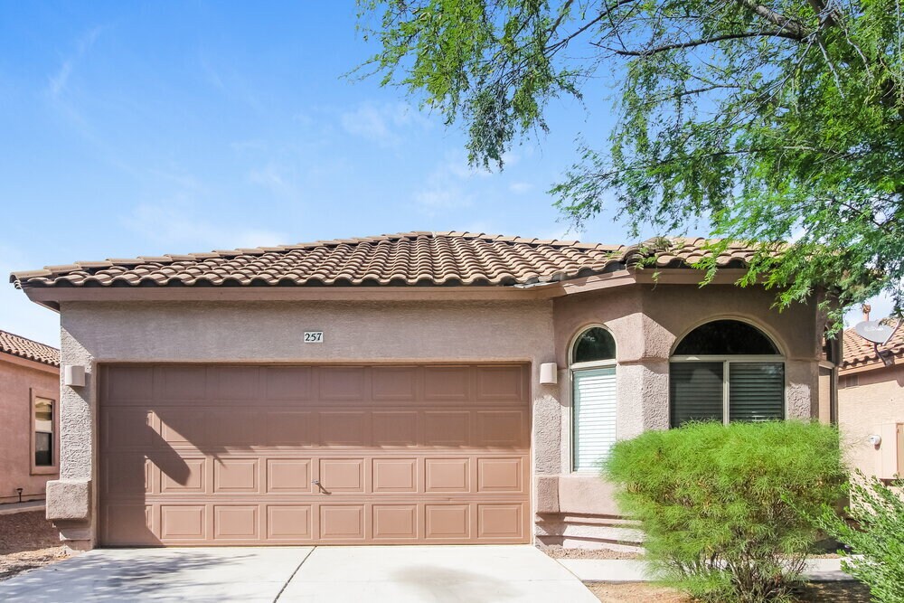 Primary Photo - 257 E Camino Limon Verde