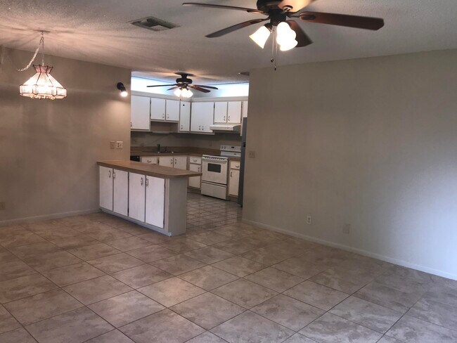 Building Photo - 3526 La Palmas Ct