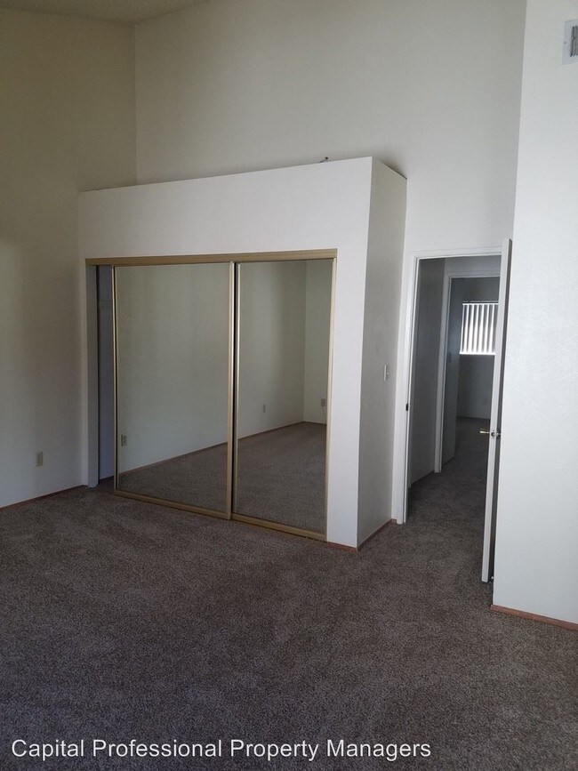Building Photo - 3 br, 2.5 bath Apartment - 12741 Laurel St #3