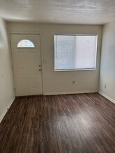 Building Photo - 455 W Kelso St