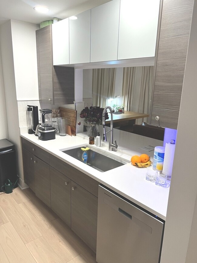 Foto del edificio - 1930 Sherman Ave