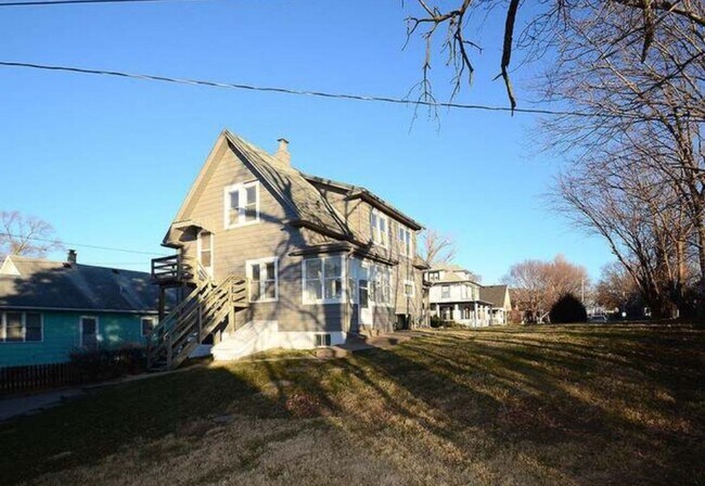 Building Photo - Beautiful 5 Bedroom Home!