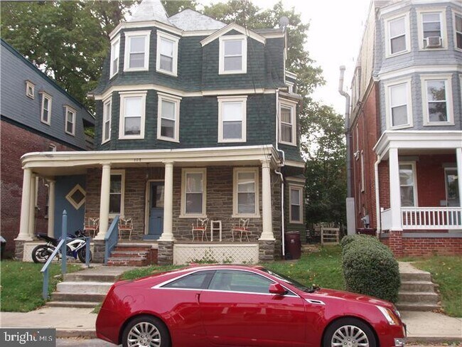 Foto del edificio - 608 W 20th St