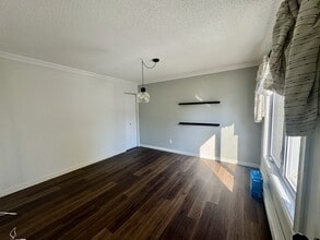 Building Photo - 1683 Rue Joanette