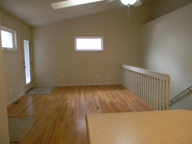 Foto del edificio - 4734 Village Ln