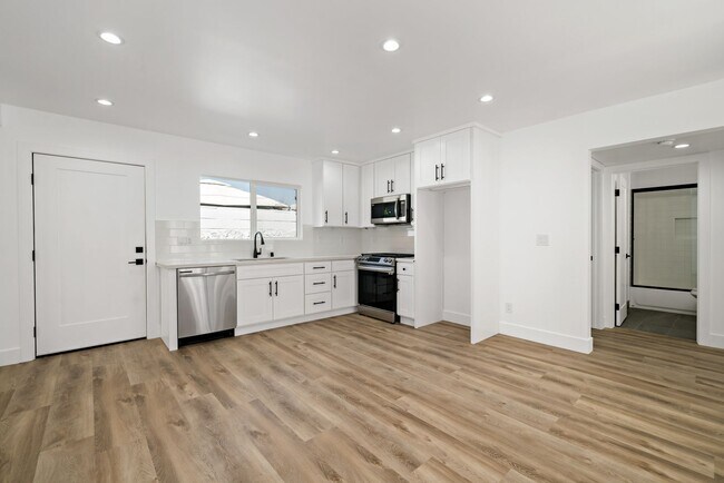 Foto del edificio - 4723 Albury Ave