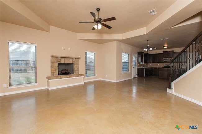 Building Photo - 103 W Libra Dr