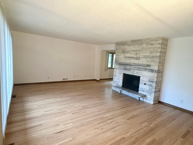 Building Photo - 7301 Glouchester Dr