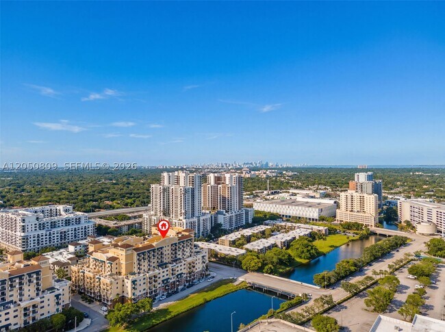Foto del edificio - 8390 SW 72nd Ct