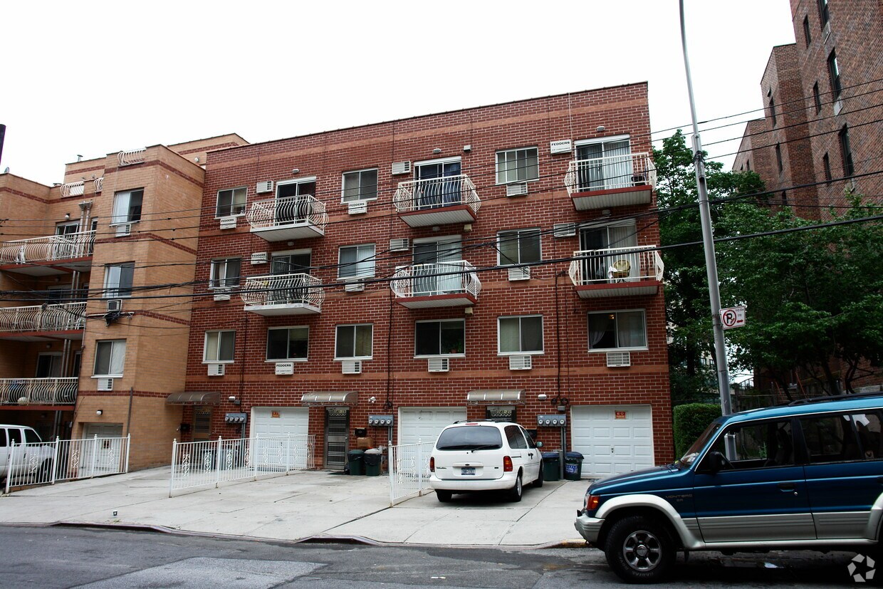 Building Photo - 14017-14021 34th Ave