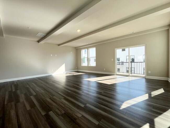 Foto del edificio - **OFFERING FIRST MONTH'S RENT FREE** New C...