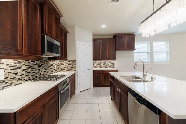Foto del edificio - 16719 Highland Country Dr