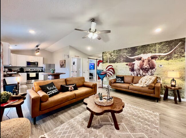 Foto del edificio - NEW Farmhouse Retreat Rustic decor and Cozy vibes!