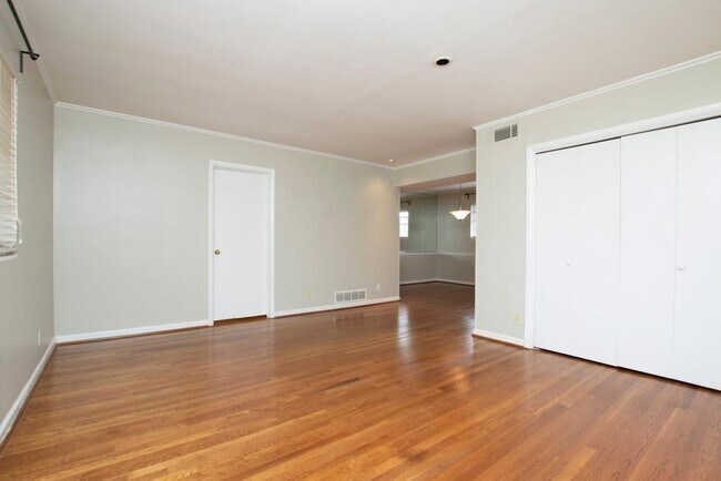 Foto del edificio - 3660 Peachtree Rd NE