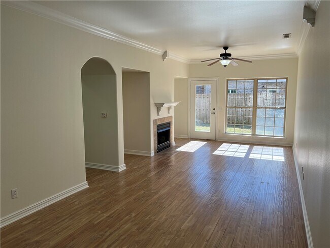 Foto del edificio - 2814 Vly W Ct