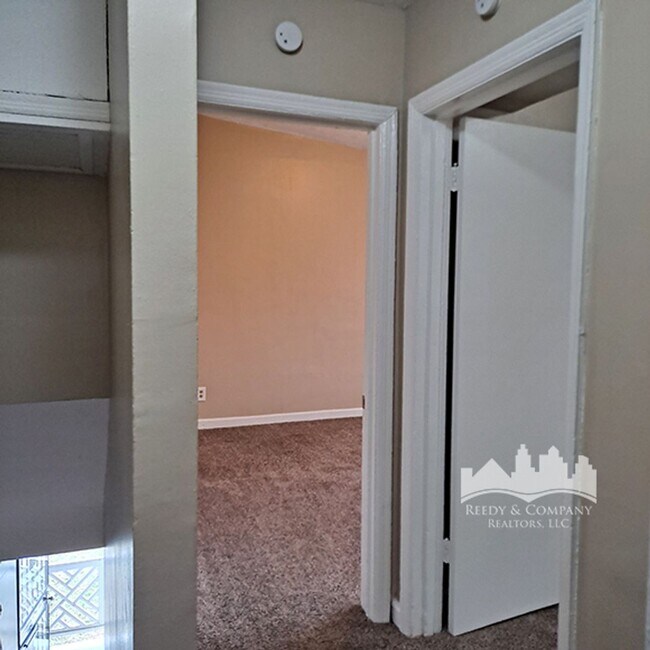 Foto del edificio - 1740 Brown Ave
