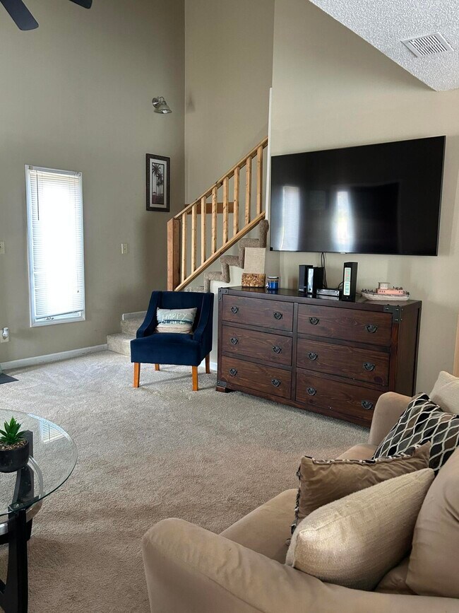 Building Photo - 35 Foxcroft Ln