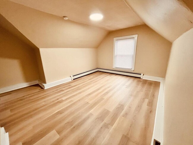 Building Photo - 29 Webster St. Apt. 3