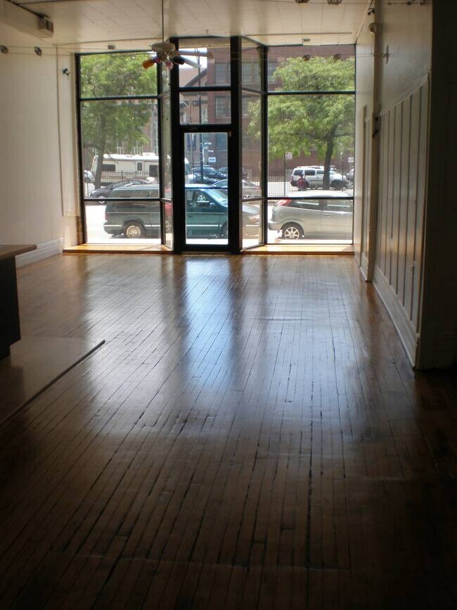Foto del edificio - 1418 W Division St
