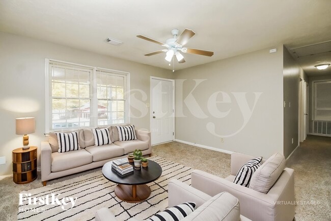 Building Photo - 359 Cindy Dr SE