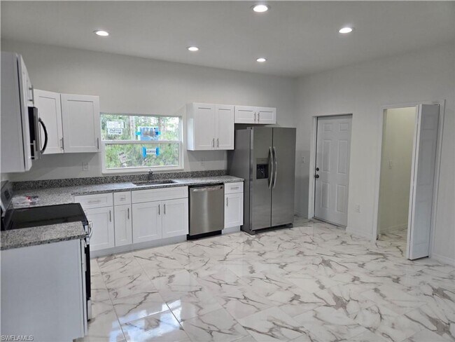 Foto del edificio - Brand New 3/2-MOVE IN READY-SEE IT TODAY!!