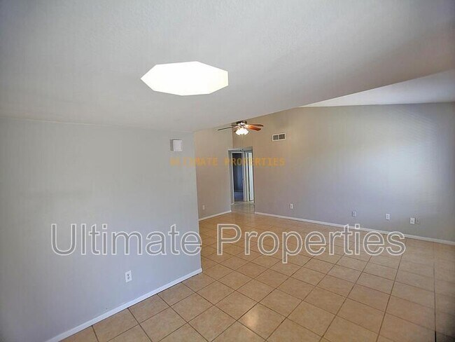 Building Photo - 15633 N 61st Dr
