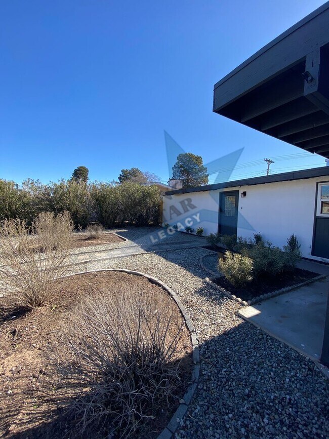 Foto del edificio - Fully Remodeled 3 bd home